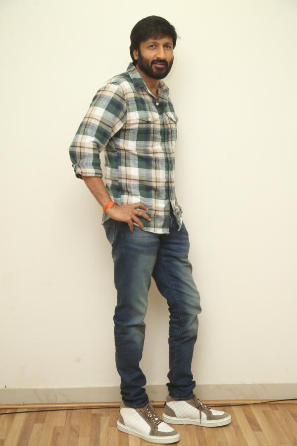 gopichand-stills-5-10.jpg