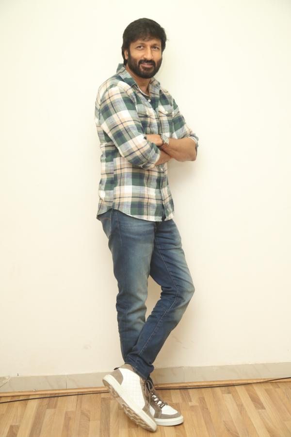gopichand-stills-5-13.jpg