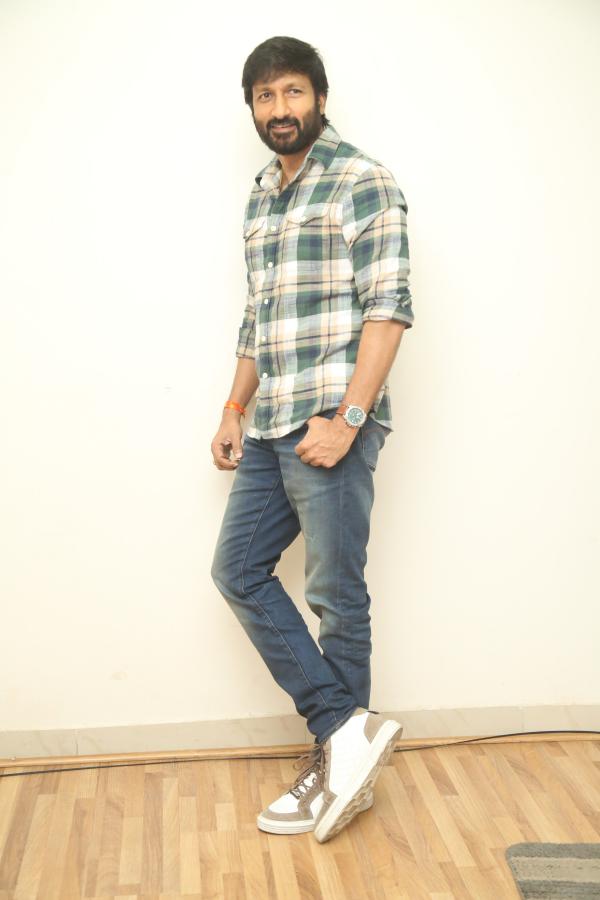 gopichand-stills-5-18.jpg