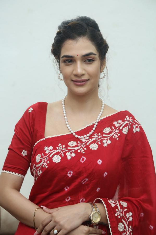 haasini-sudeer-stills-2.jpg