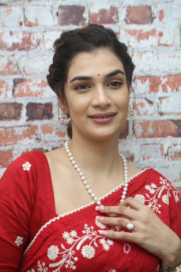 haasini-sudeer-stills-9.jpg