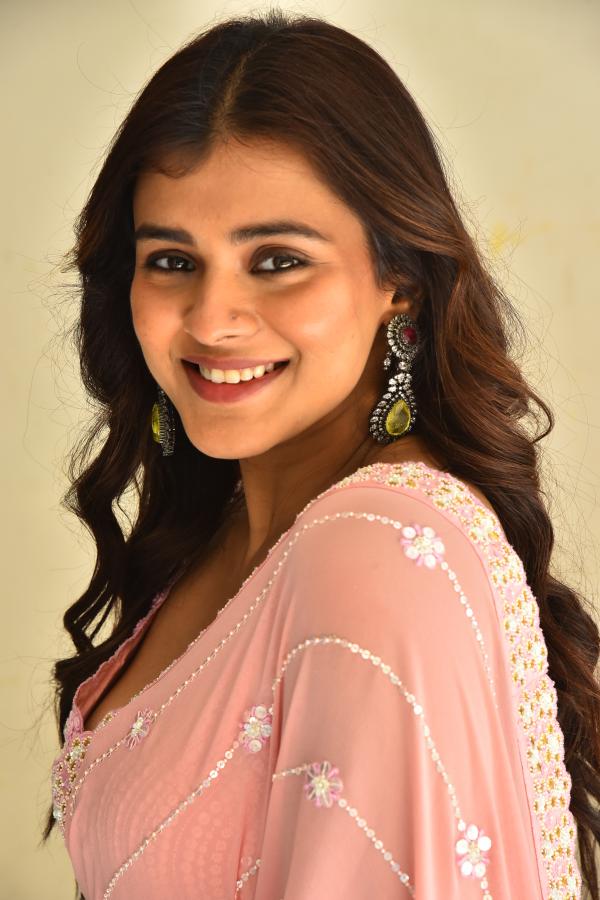 hebah-patel-stills-2-17.jpg