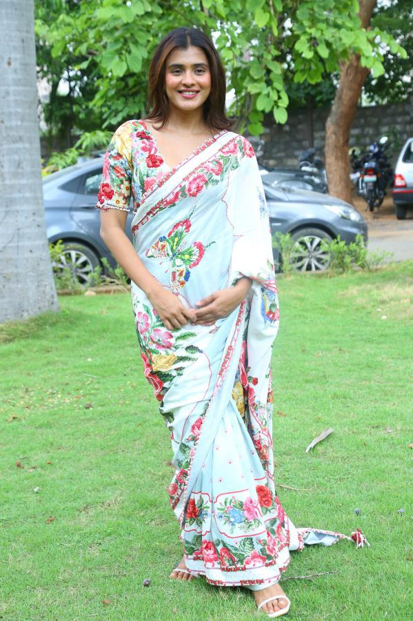 hebhha-patel-stills-15.jpg