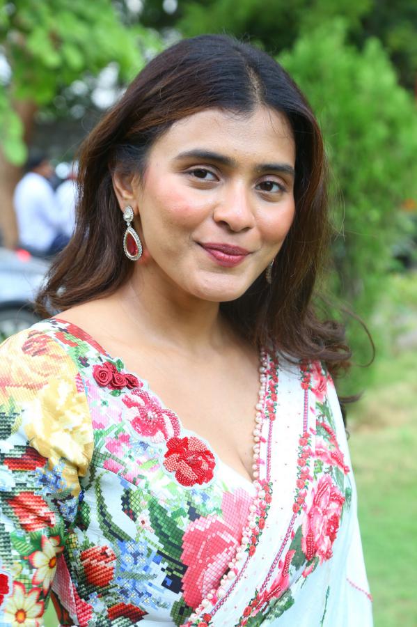 hebhha-patel-stills-17.jpg