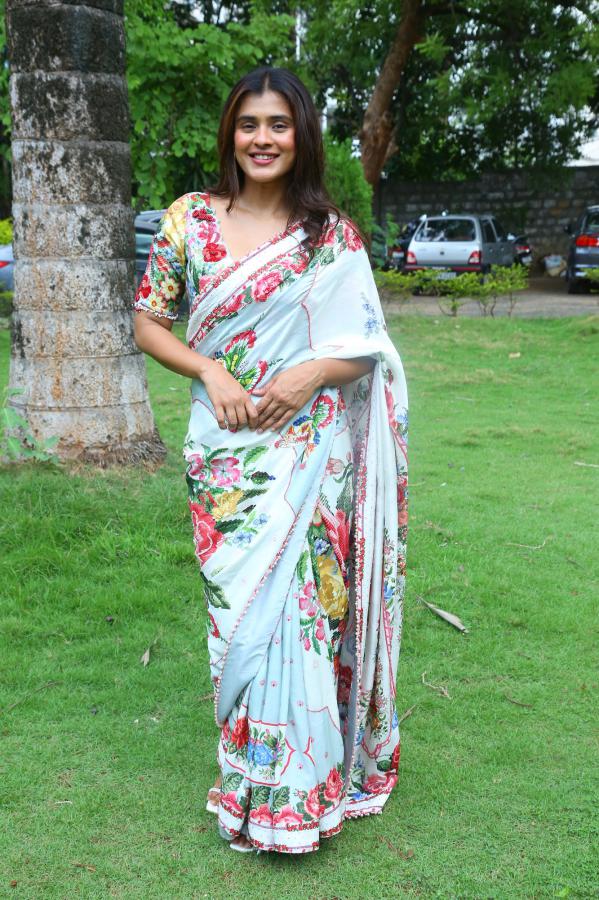 hebhha-patel-stills-8.jpg