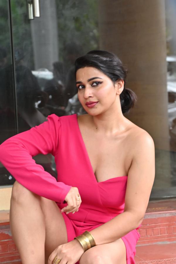 inaya-sultana-stills-2-15.jpg