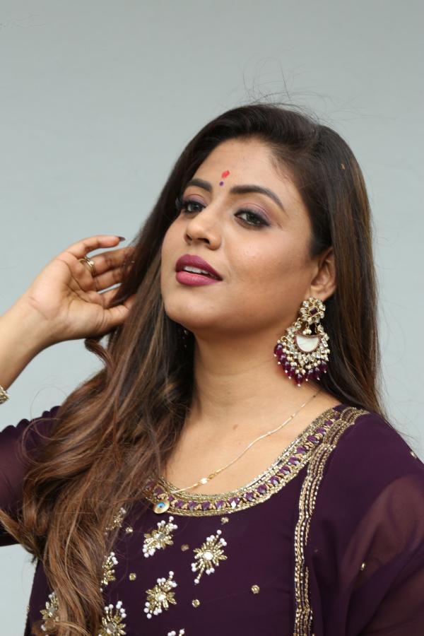 Iniya Stills