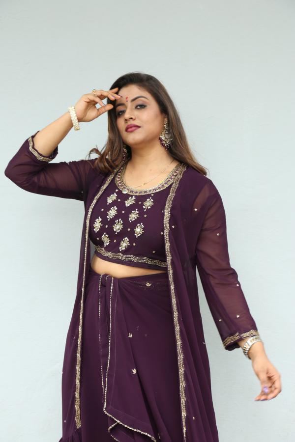 iniya-stills-13.jpg
