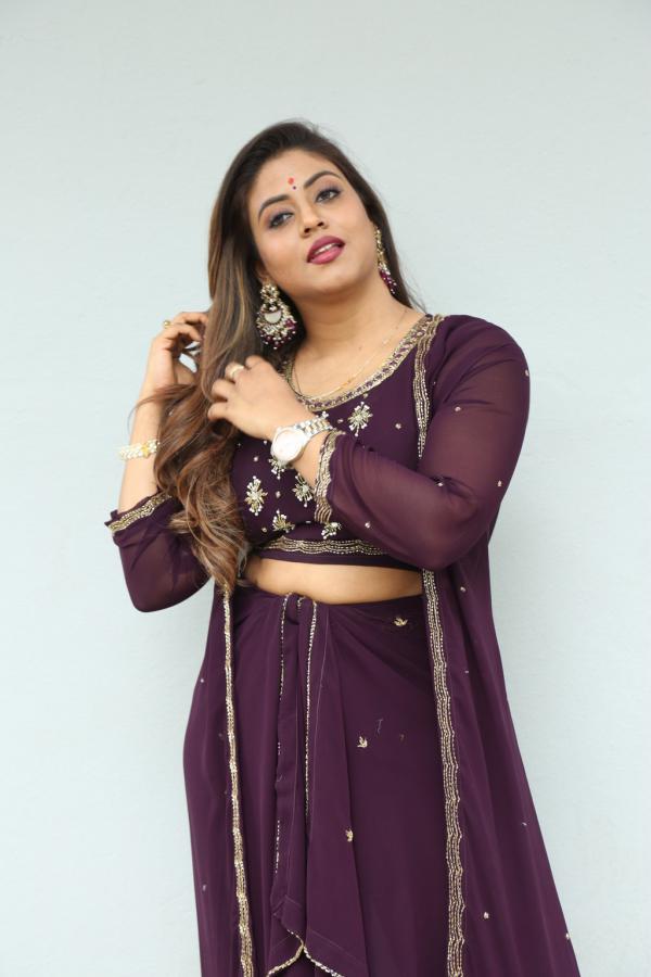 iniya-stills-15.jpg