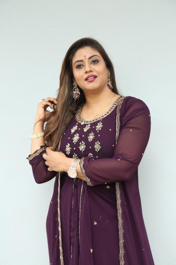 iniya-stills-16.jpg