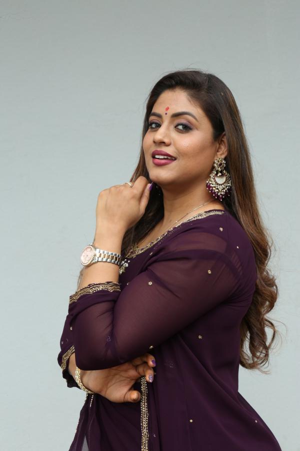 iniya-stills-7.jpg