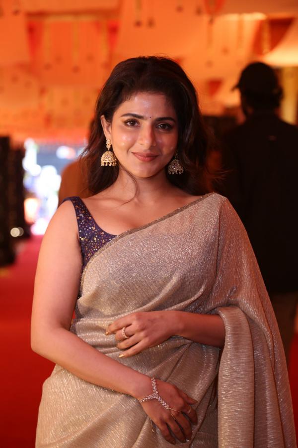 ishwarya-menon-stills-16.jpg