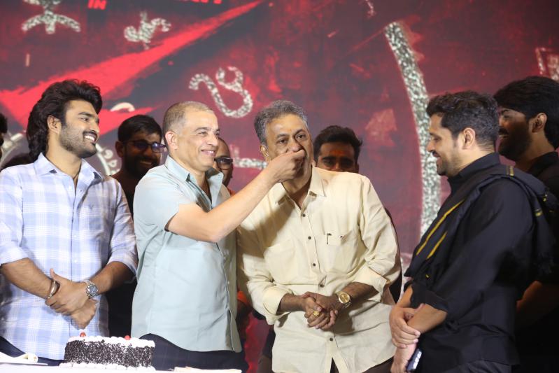 ka-movie-success-celebrations-12.jpg