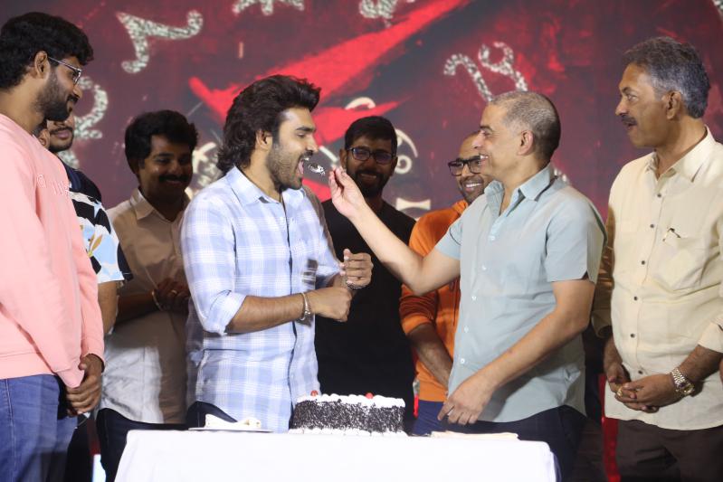 ka-movie-success-celebrations-13.jpg