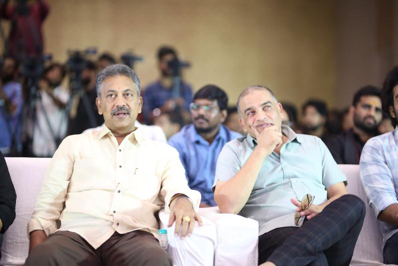 ka-movie-success-celebrations-22.jpg