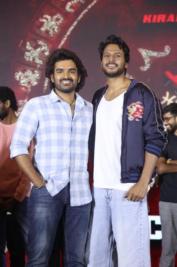 ka-movie-success-celebrations-6.jpg
