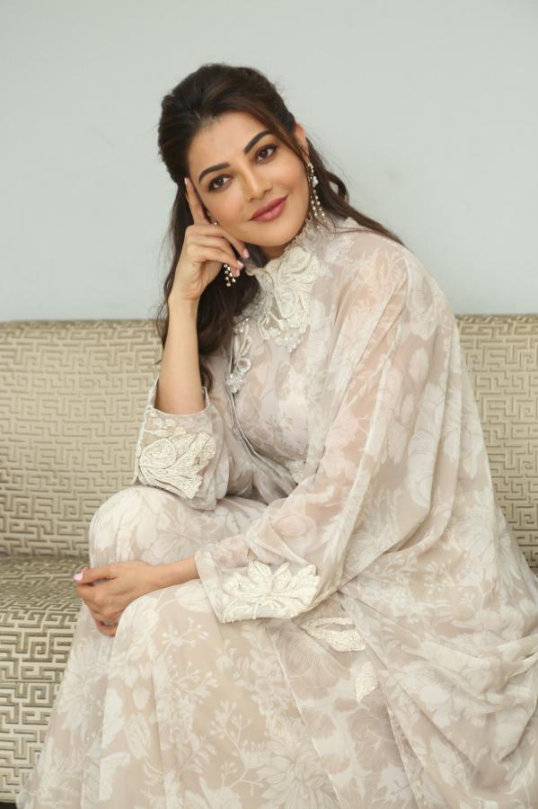 kajal-agarwal-stills-4-19.jpg