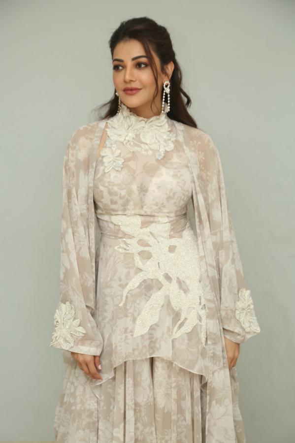 kajal-agarwal-stills-4-4.jpg