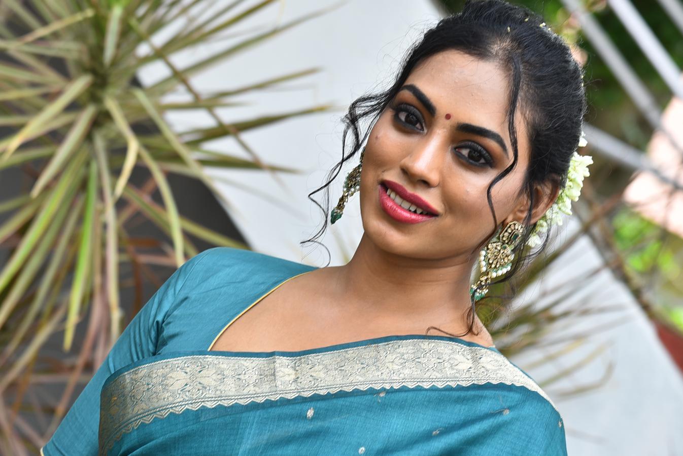 kamakshi-bhaskarla-stills-5-10.jpg