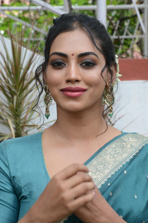 kamakshi-bhaskarla-stills-5-19.jpg