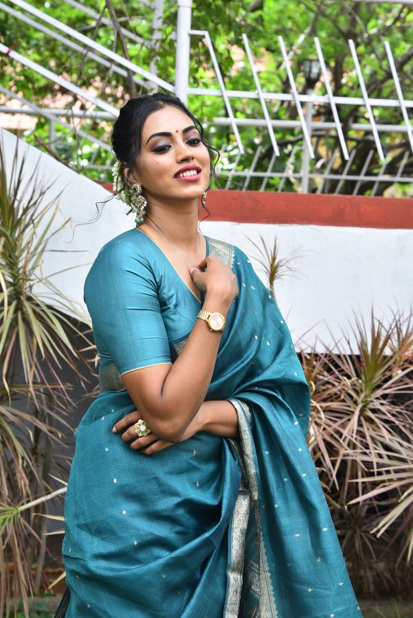kamakshi-bhaskarla-stills-5-5.jpg