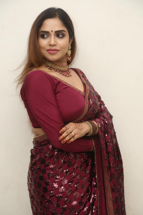 karunya-chowdary-stills-2-10.jpg