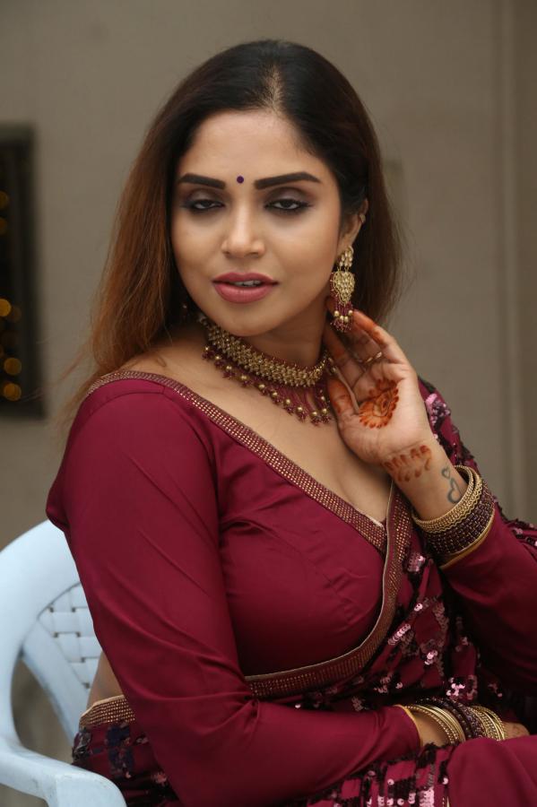 karunya-chowdary-stills-2-28.jpg