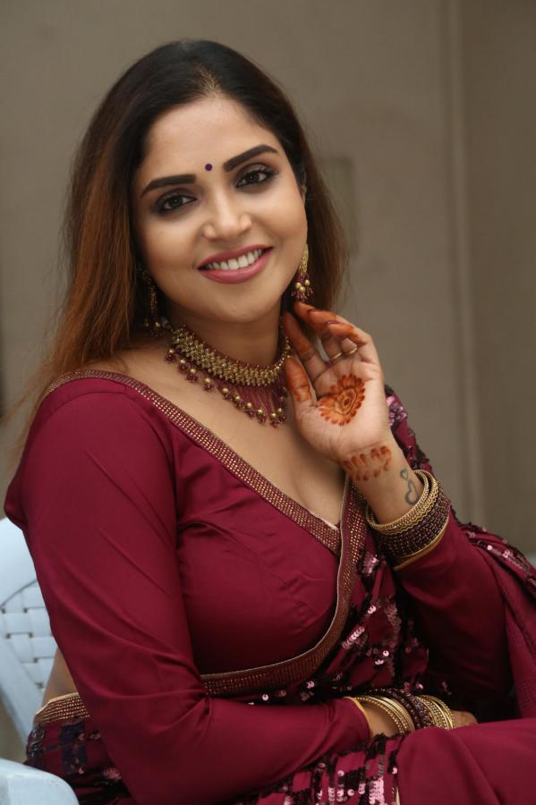 karunya-chowdary-stills-2-29.jpg