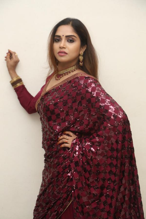 karunya-chowdary-stills-2-3.jpg