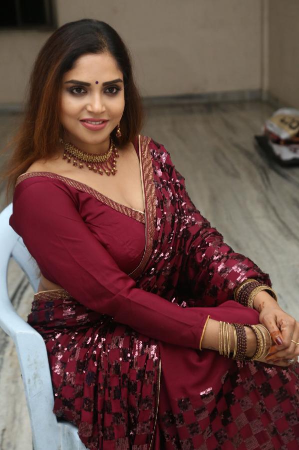 karunya-chowdary-stills-2-30.jpg
