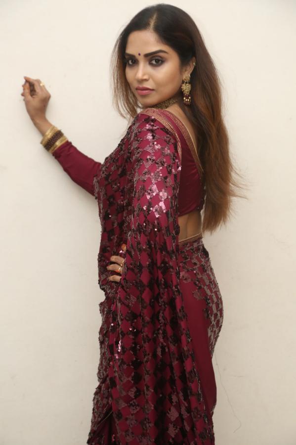 karunya-chowdary-stills-2-4.jpg