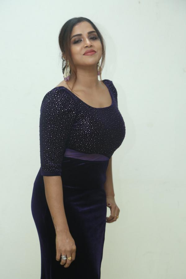 karunya-chowdary-stills-3-15.jpg