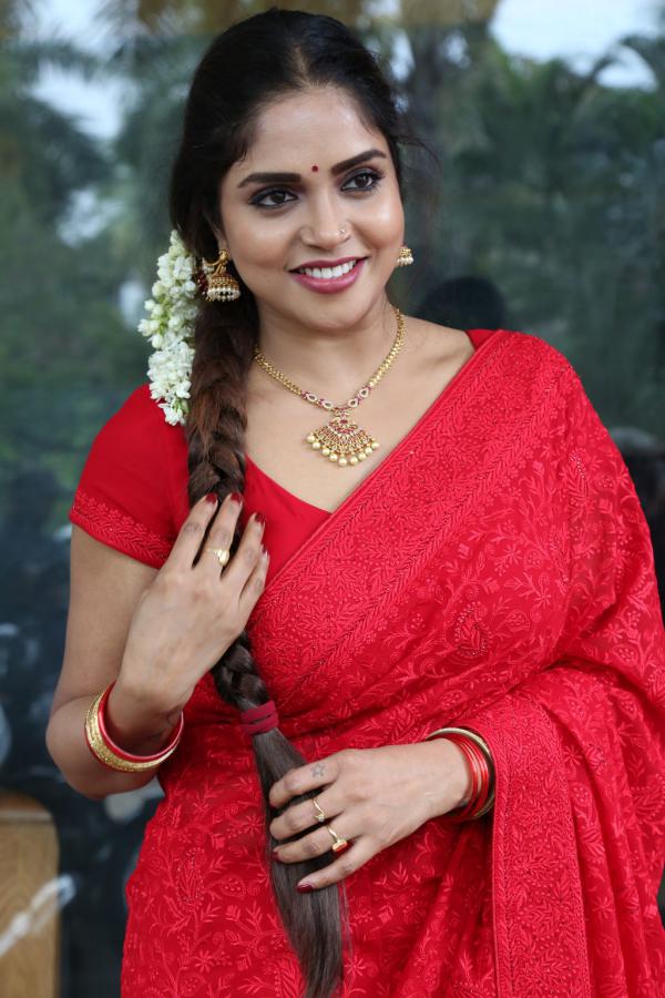 karunya-chowdary-stills-4-10.jpg