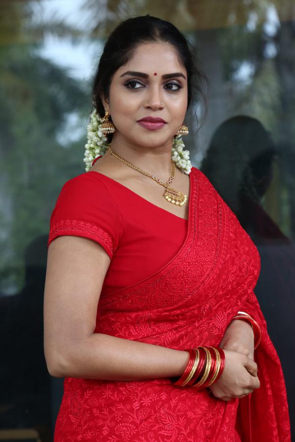 karunya-chowdary-stills-4-13.jpg