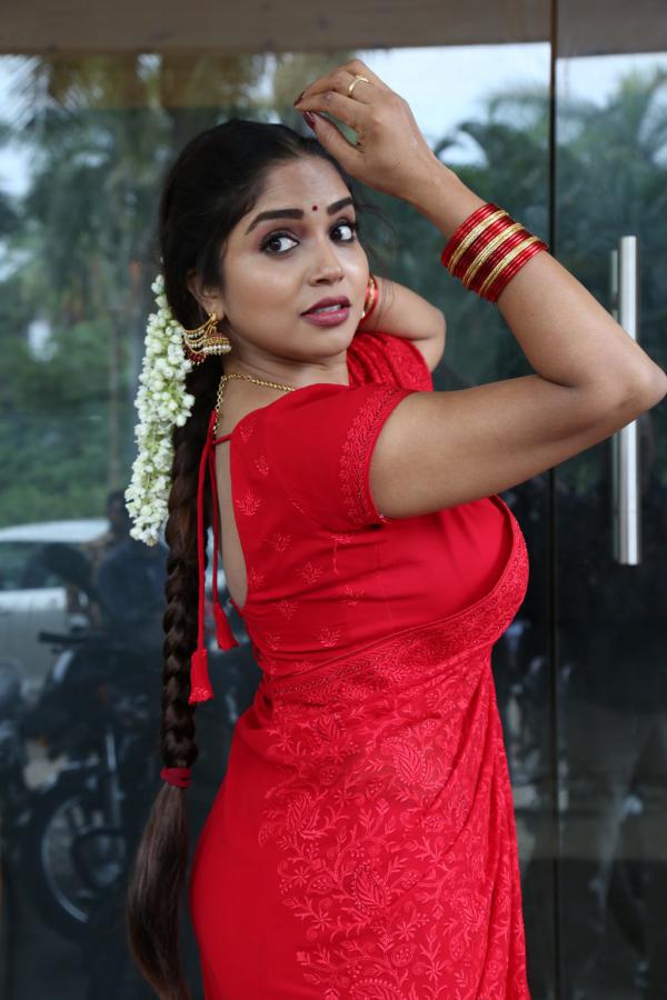 karunya-chowdary-stills-4-18.jpg