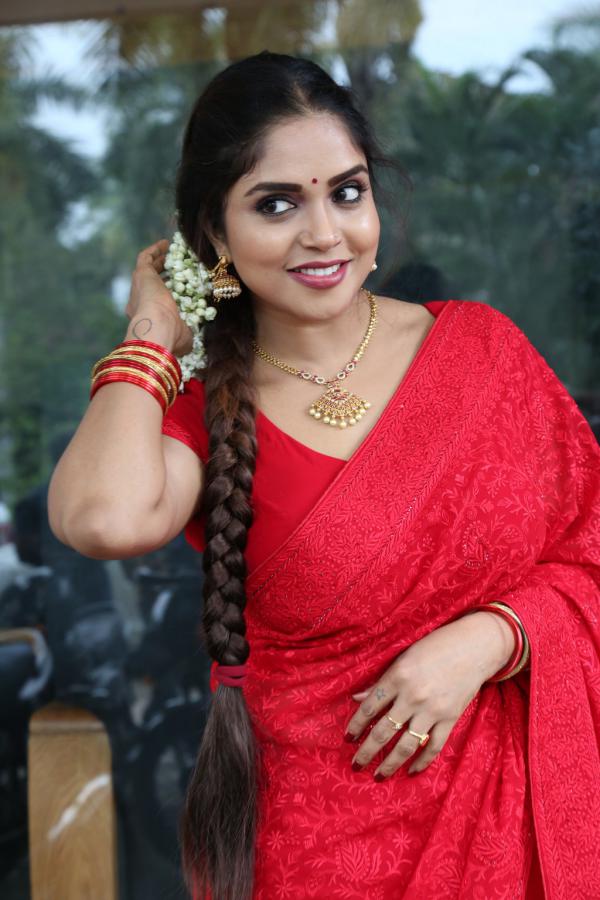 karunya-chowdary-stills-4-8.jpg