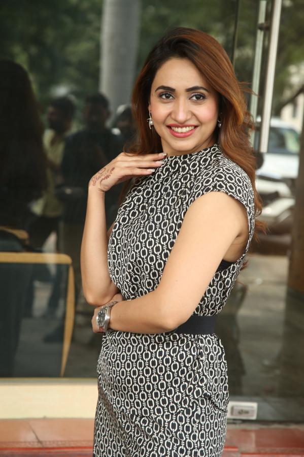 kaswi-kanchana-stills-12.jpg