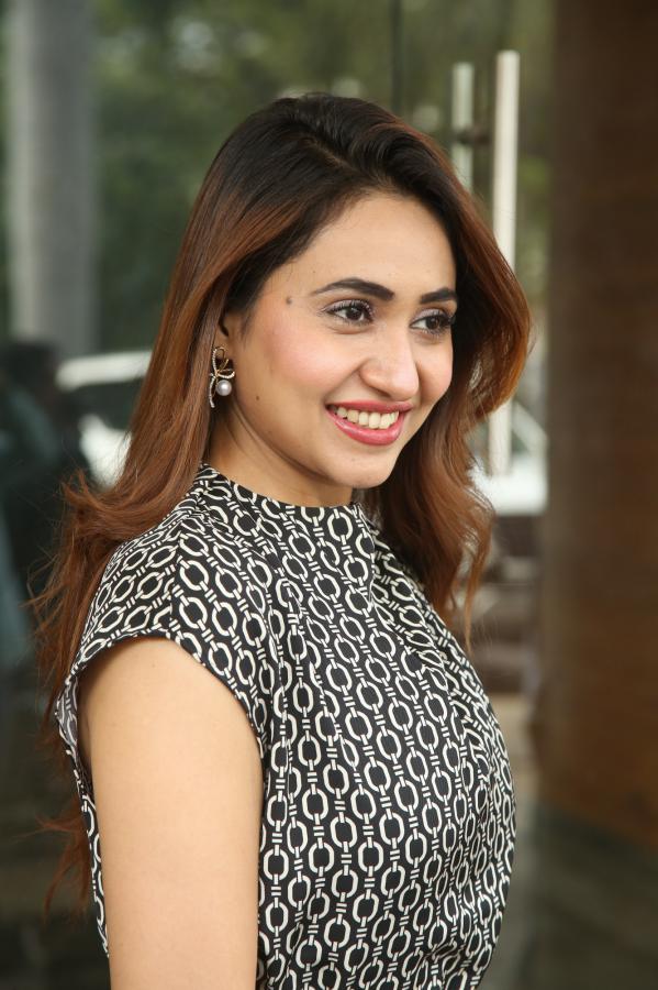 kaswi-kanchana-stills-16.jpg