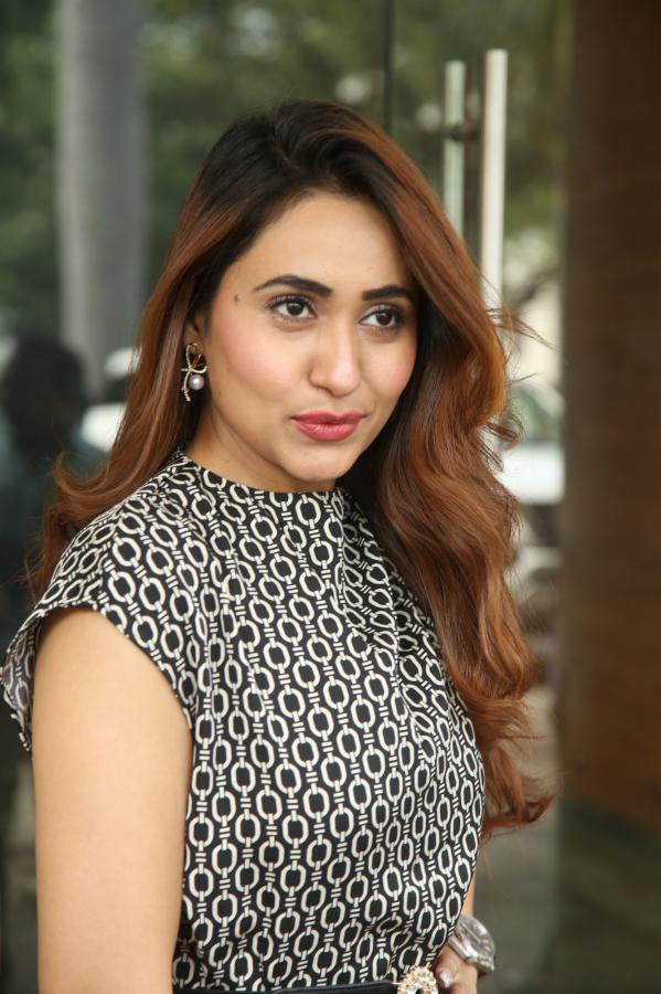 kaswi-kanchana-stills-17.jpg