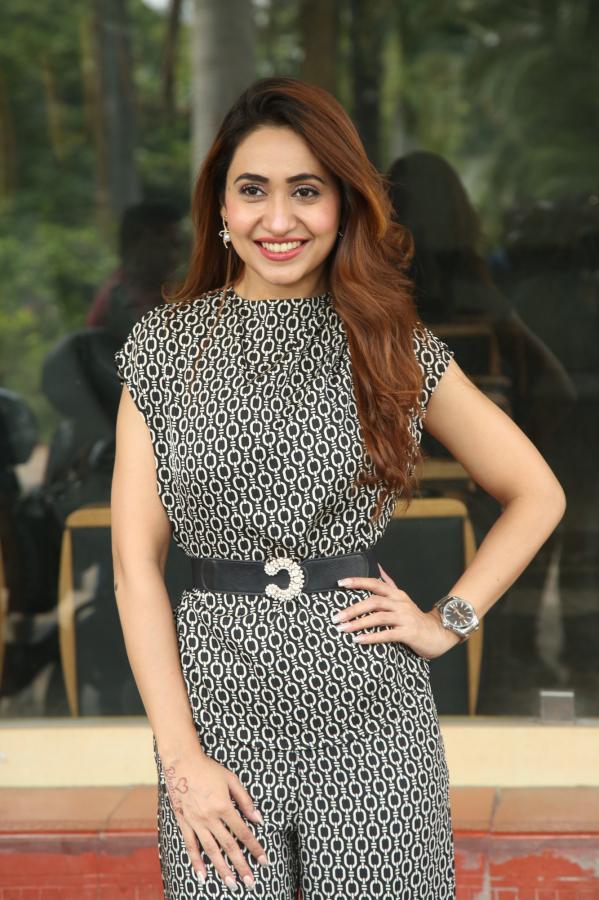 kaswi-kanchana-stills-4.jpg