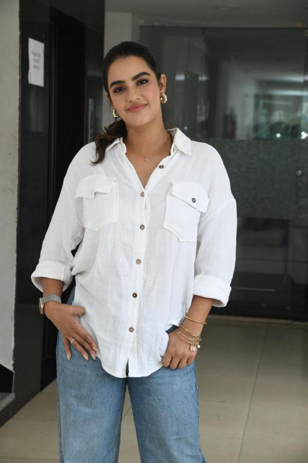 kavya-thaper-stills-13.jpg