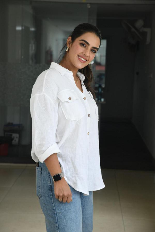 kavya-thaper-stills-18.jpg