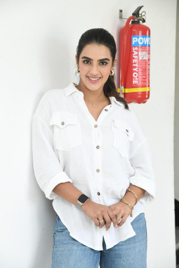 kavya-thaper-stills-20.jpg