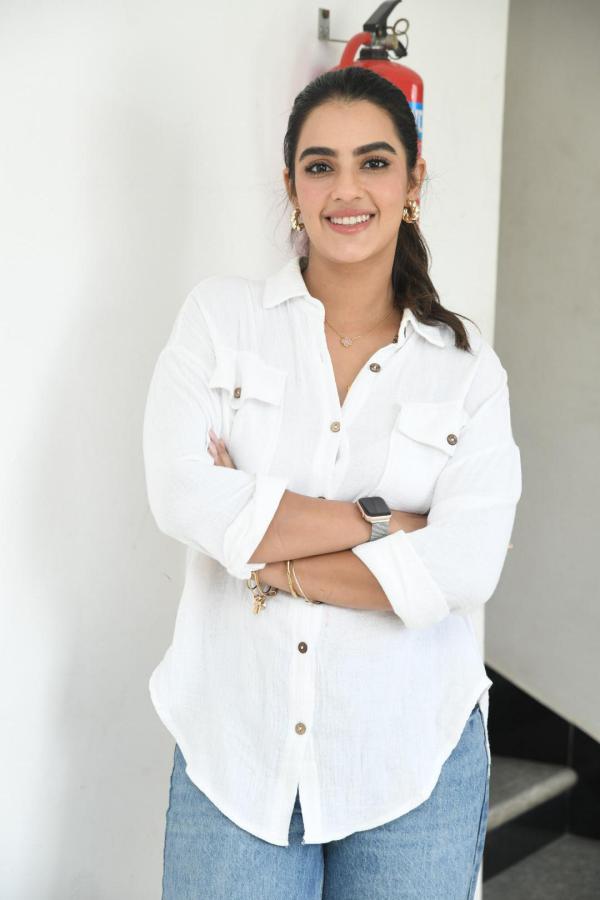 kavya-thaper-stills-23.jpg