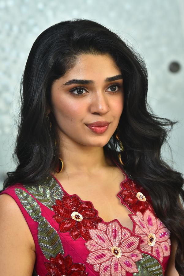 kriti-shetty-stills-6-11.jpg