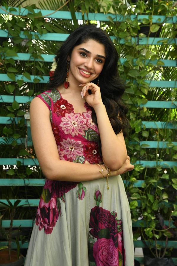 kriti-shetty-stills-6-17.jpg