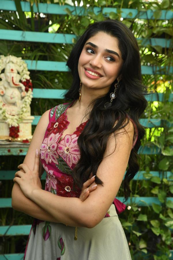 kriti-shetty-stills-6-23.jpg