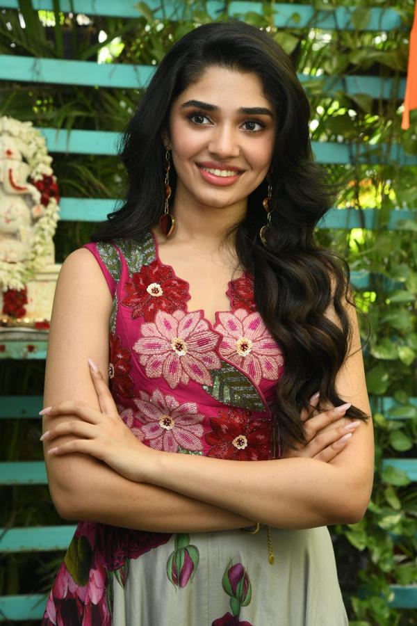 kriti-shetty-stills-6-24.jpg