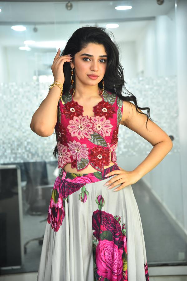 kriti-shetty-stills-6-7.jpg