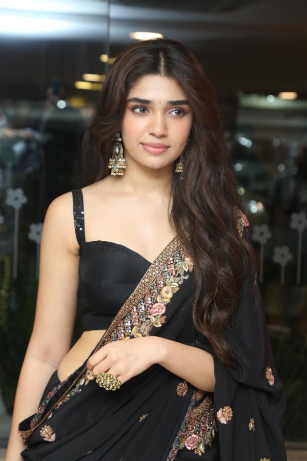 kriti-shetty-stills-9-12.jpg